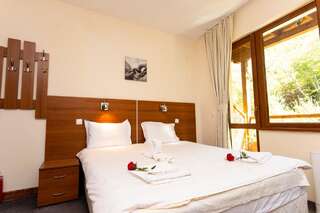Отель Hotel Saint Nedelya Kolarovo Двухместный номер с 1 кроватью или 2 отдельными кроватями и балконом-7
